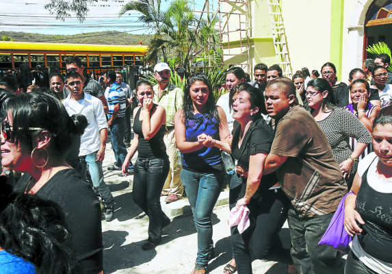 Dramático sepelio de víctimas de masacre en Tegucigalpa