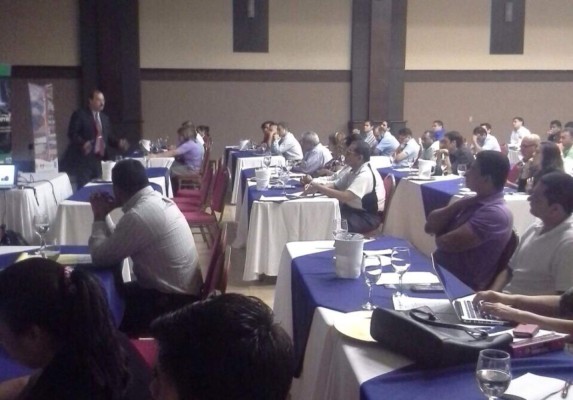 Microempresarios de San Pedro Sula aprenden sobre ahorro energético