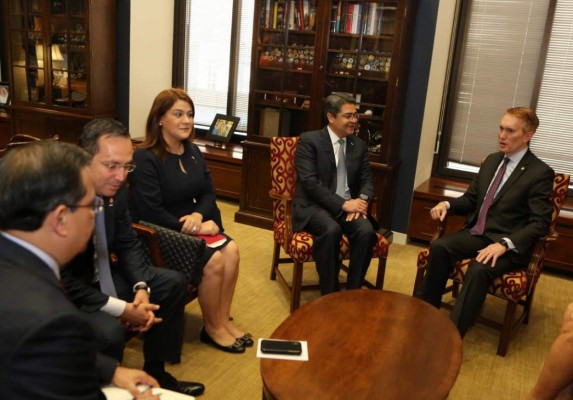 Presidente Hernández se reúne con congresistas y senadores de EEUU