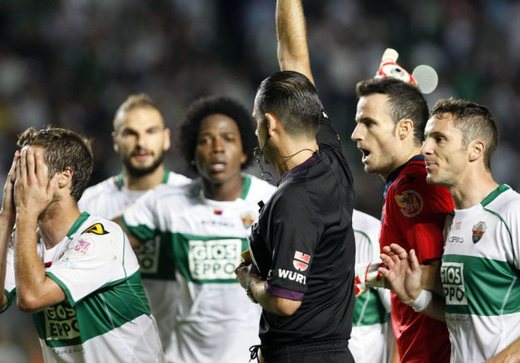Vídeo: Jugadores del Elche califican de 'robo' la derrota ante Real Madrid