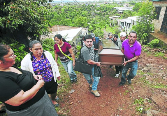 Familiares de mujer ultimada dentro de bus en Honduras claman justicia
