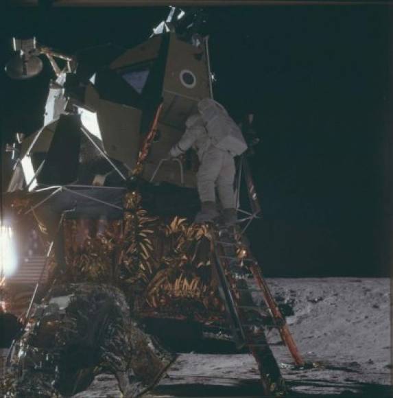 Varias de las fotografías fueron tomadas por el comandante de la misión Neil Armstrong.