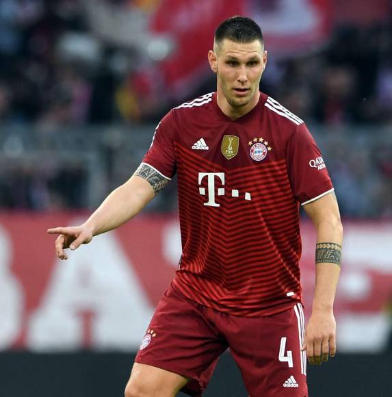 Niklas Sule dejará el Bayern Múnich como jugador libre el próximo 30 de junio, así lo ha confirmado Oliver Kahn, presidente del Consejo Directivo del club bávaro. “Las negociaciones fueron largas. Le hicimos una oferta. Süle no lo aceptó. Sabemos que Niklas quiere dejar el club al final de la temporada”.