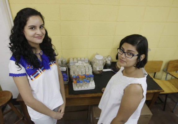 Estudiante hondureña crea vacuna contra el dengue