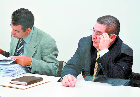 Condenan a exfuncionario por recibir soborno