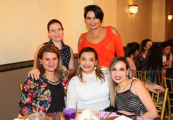 Festejo y regalos para las mujeres del Grupo Opsa