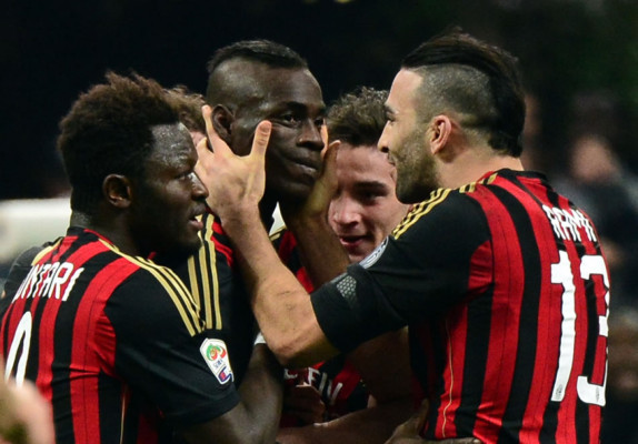 Balotelli devolvió al Milan al camino del triunfo con un golazo
