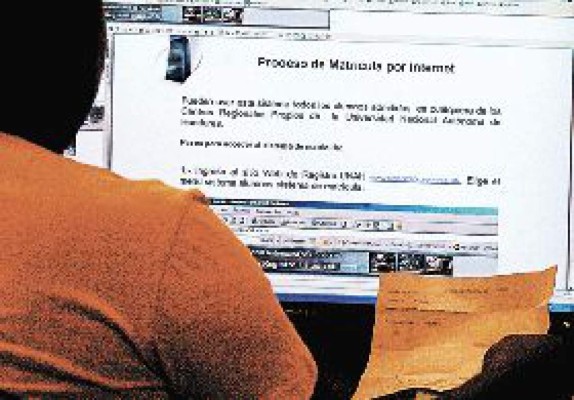 Modernismo llega a matrícula del Curn