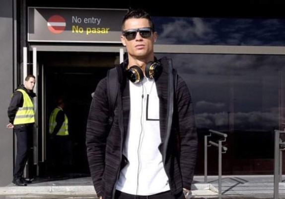 Cristiano Ronaldo se reporta listo para la ceremonia del Balón de Oro