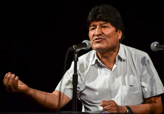 Morales dice que orden de arresto 'no procede' porque sigue siendo presidente