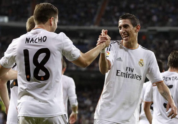 Real Madrid golea al Almería y baja al Barça del segundo puesto