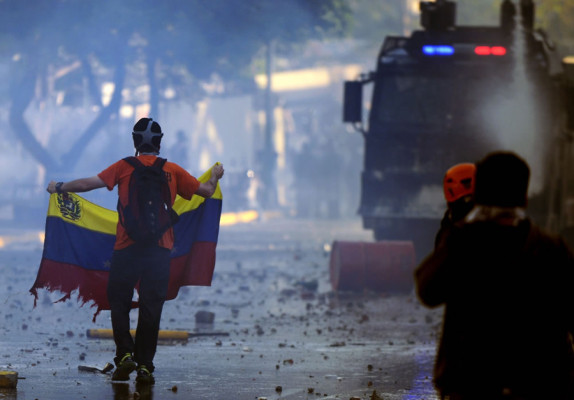 Los estudiantes que dictan ritmo de la protesta en Venezuela