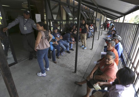 Paciencia piden autoridades del Registro de las Personas a ciudadanos