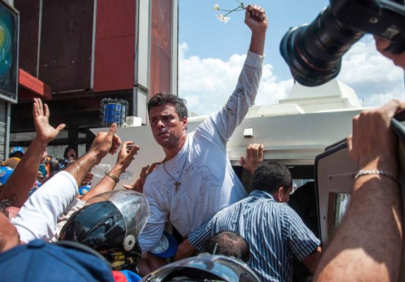 López: 'Lo mejor que puede hacer Maduro es renunciar'