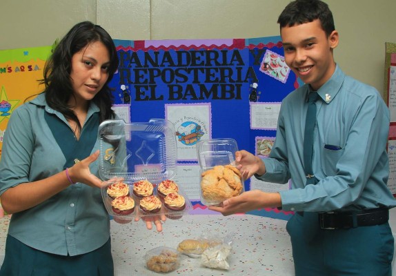 Estudiantes sampedranos deleitan el paladar con sus proyectos