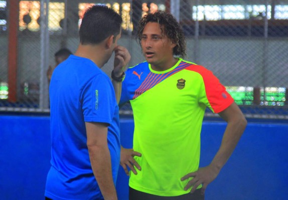 Javier Delgado no sabe si Kevin Hernández continuará