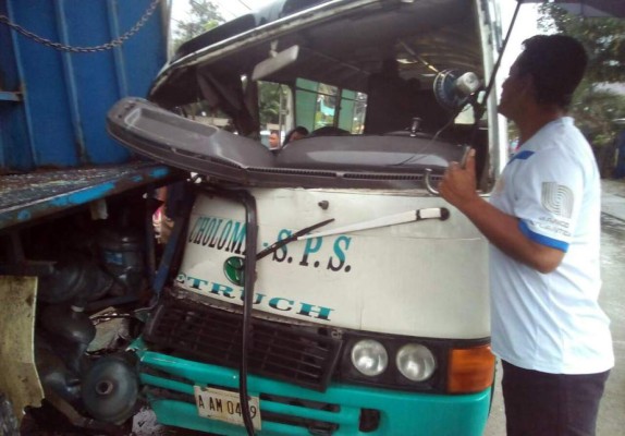 Universitaria muere por imprudencia de conductor de bus rapidito
