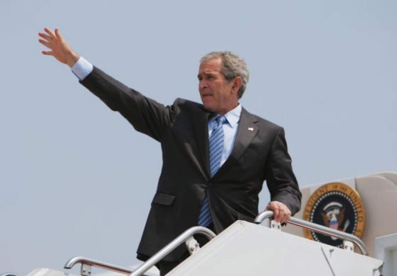 Bush se cita con Sarkozy, su nuevo 'amigo europeo'