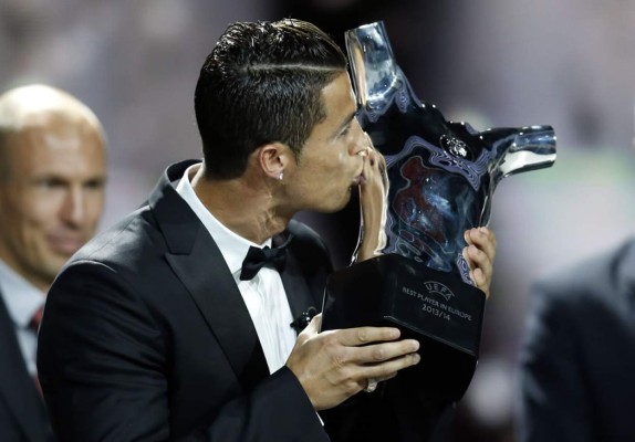 Cristiano Ronaldo logra el premio al Mejor Jugador de la UEFA
