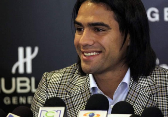 Video: Lanzan calzoncillos hidratantes con la foto de Falcao