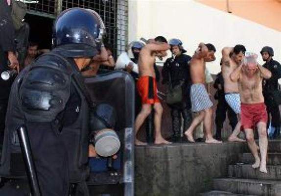 Al menos 20 muertos en motín en cárcel de El Salvador