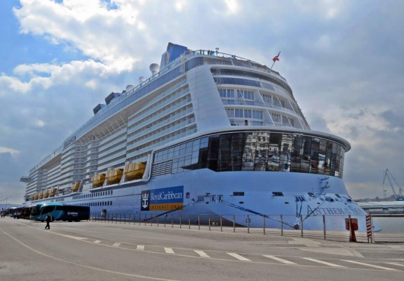 Uno de los cruceros más grandes atracará en Roatán en diciembre