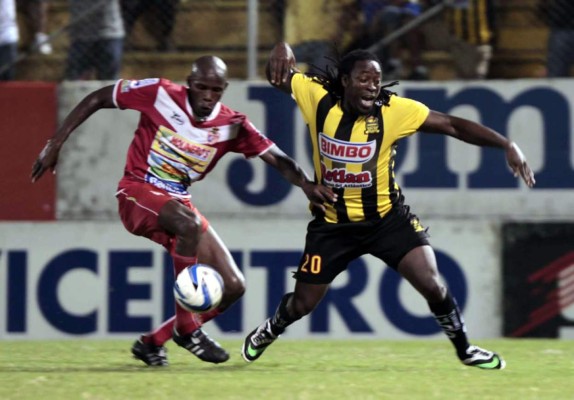 Real España empató con Real Sociedad y dejó ir otra vez la cima