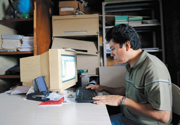 Vencen discapacidad pintando paisajes