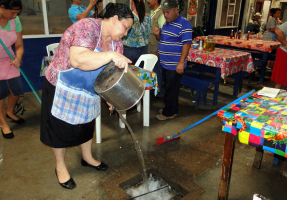Amenazan con cerrar el mercado de El Progreso por contaminación