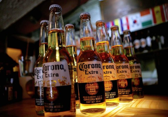 El fortalecimiento del dólar impulsa las ventas de licor importado en EE.UU.