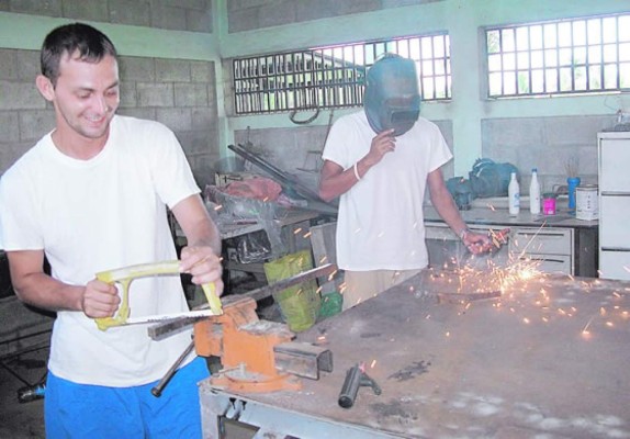 De drogadicto pasó a orientador