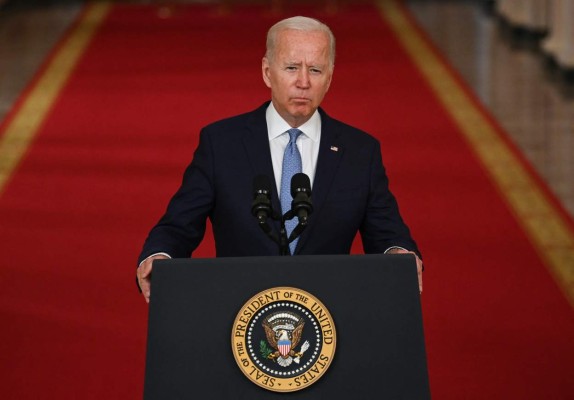 Biden saca pecho de la caótica evacuación de Afganistán