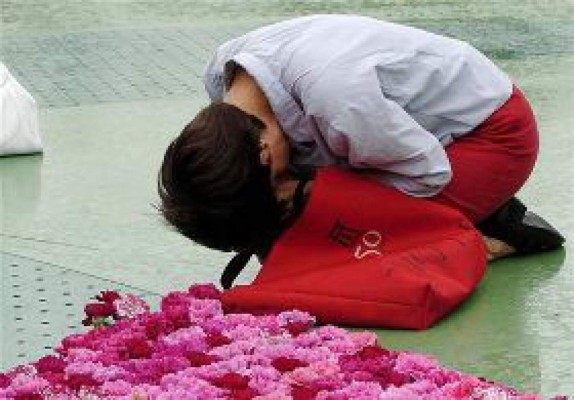 Británicos recuerdan a víctimas de atentados