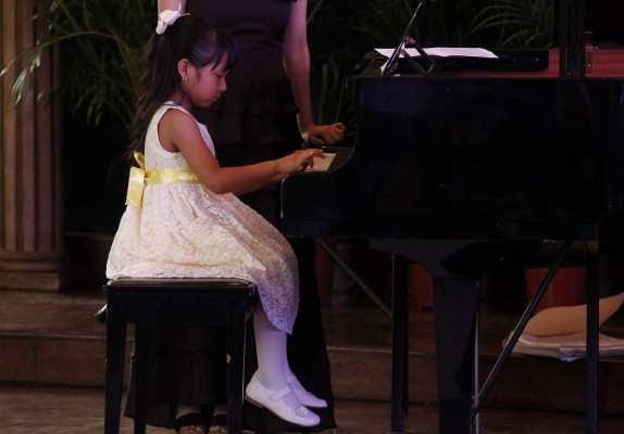 Rindieron tributo al romanticismo en San Pedro Sula