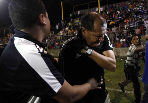 Wilmer Cruz es agredido al final del partido ante Real Sociedad