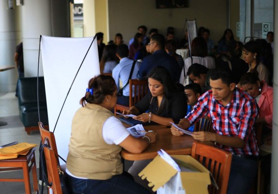 Chamba Joven atrae a más de 40 jóvenes cada día, algunos no llenan los requisitos
