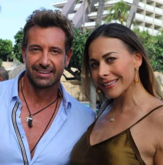 Hace unos días se informó que Irina está molesta por la química que desborda Soto con su coprotagonista en 'Soltero con hijas', Vanessa Guzmán. MIRA MÁS: <a href='https://www.laprensa.hn/fotogalerias/farandula/1339319-411/irina-baeva-cela-gabriel-soto-vanessa-guzman-responde-no-soy-robamarido' style='color:red;text-decoration:underline' target='_blank'>Irina Baeva cela a Gabriel Soto con Vanessa Guzmán, esta le responde</a> <br/><br/>TAMBIÉN: <a href='https://www.laprensa.hn/fotogalerias/farandula/1338873-411/famosos-han-usado-brujer%C3%ADa-santer%C3%ADa-geraldine-bazan-brad-pitt-jennifer-lopez' style='color:red;text-decoration:underline' target='_blank'>Famosos que han usado la brujería o santería</a>