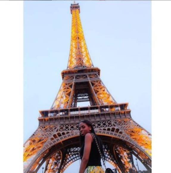 Uno de los viajes que más presumió en sus redes sociales fue a la Torre Eiffel.