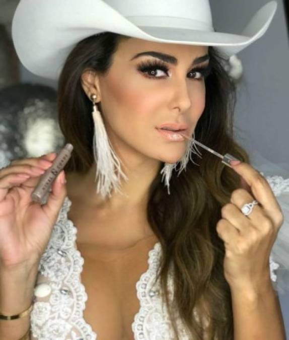 Ninel Conde no desaprovecha la oportunidad para mostrar sus atributos en sus redes sociales.