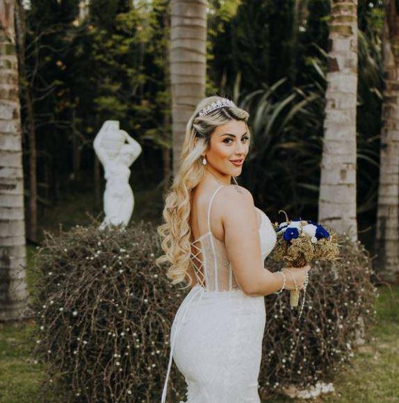 “Hoy, al grito de ‘nos queremos vivas’, nos toca salir a apoyar a Romi porque hoy a ella no le callaron la voz, hoy es ella la voz de todas las que no pudieron defenderse, una sobreviviente a quien le tocó defender su vida y la de su pequeña. Hoy no tenemos que lamentar su muerte y esperamos que pronto la Justicia dicte sentencia a su favor”, se lee en un mensaje publicado en la cuenta de Instagram de Camejo.