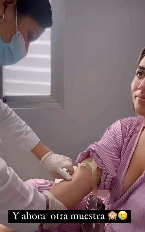 En las historias, Carolina Lanza escribió “y ahora otra muestra”, acompañada de otro emoji de cerrando sus ojos.
