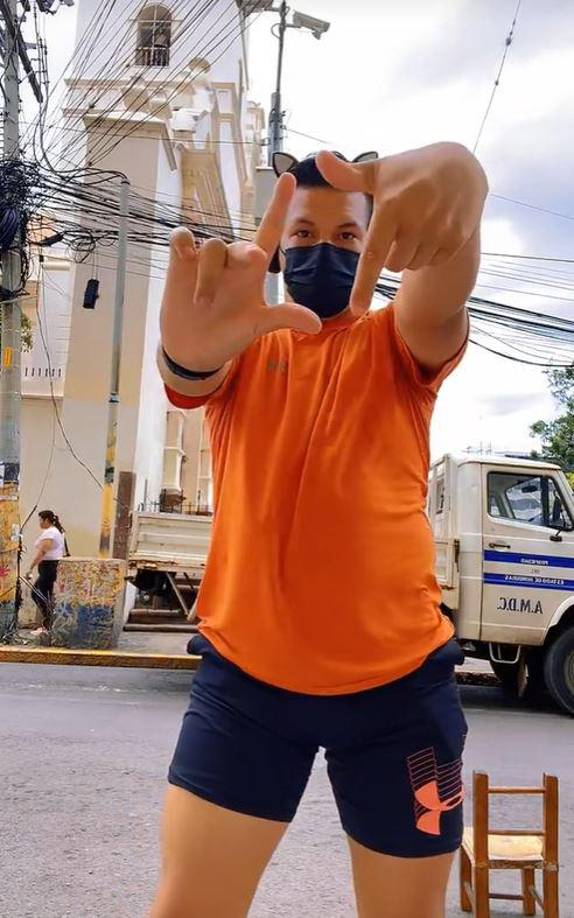 "Y ahora está detenido", "Caras vemos, corazones no sabemos", "¿En verdad esta detenido?", son las reacciones que ahora inundan sus vídeos.