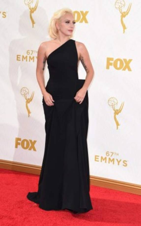 El estilizado look de Gaga impactó a sus fanáticos.