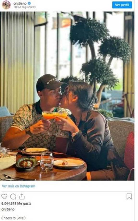 Por parte de Cristiano Ronaldo también decidió ponerle fin a los rumores y a través del mismo medio, publicó una foto con el siguiente mensaje: “Salud por el amor”.