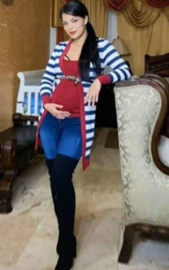 La bella hondureña luce su figura en redes sociales.