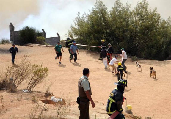 Chile: Evacuación masiva en Valparaíso, incendio se reactiva