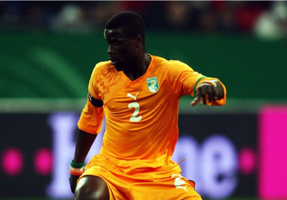Futbolista Emmanuel Eboué habría contraído el VIH