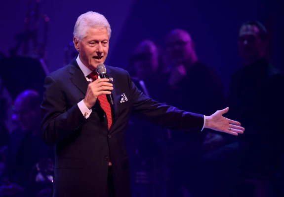 Estalla nuevo escándalo sexual de Bill Clinton previo al debate