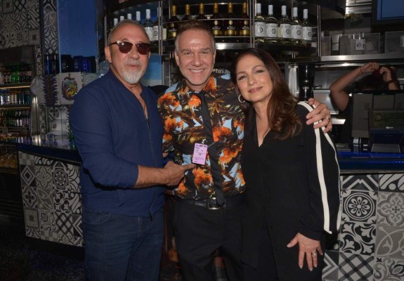 Emilio y Gloria Estefan, devastados por la muerte del presidente de Estefan Enterprises, Frank Amadeo