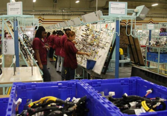 Con ajuste de 38.5%, salario de la maquila subirá L2,727 en cinco años